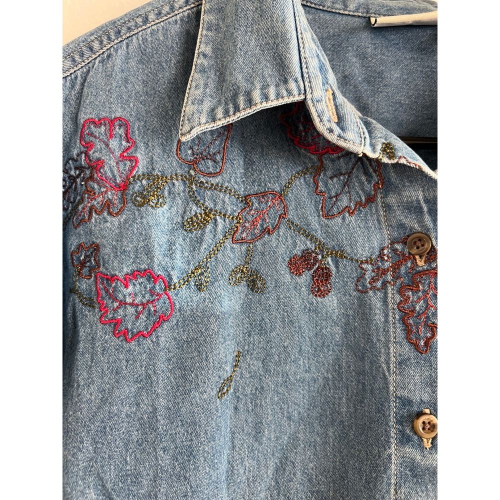90s VTG looking Denim Shirt Women's Blue Embroidered Floral Butterfly Top XL - Picture 3 of 11